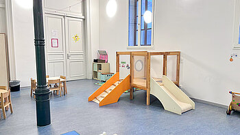 Kita Little Giants Esslingen Alte Feuerwache - Gruppenraum mit Spielgerät