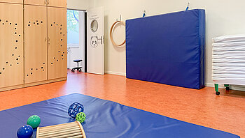 Kita Petits Géants Hamburg Lokstedt - Schlafraum und Turnhalle